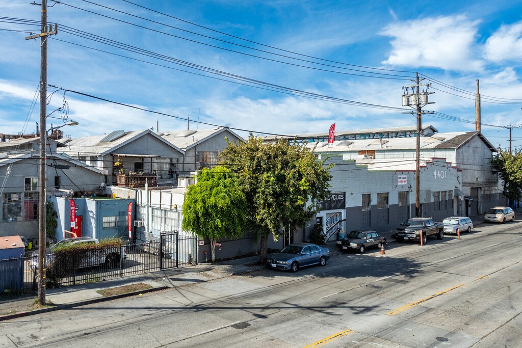 0BR/1BA Loft on San Leandro Street · Oakland photo 3